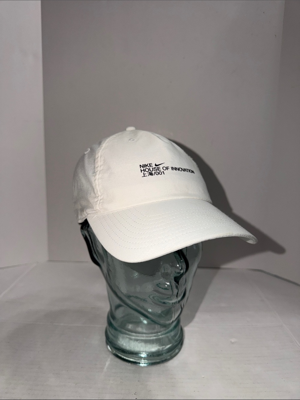 Nike White Men’s Heritage86  ‘House of Innovation Shanghai/001’ Baseball Cap